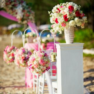 Blumen bieten eine wunderschöne Kulisse für eine Hochzeit. Mit Weiß und bunten Akzenten wird das Farbthema noch unterstrichen.

Wir beraten euch gerne bei der Auswahl der passenden Blumenauswahl. 💐

Schaut euch gerne unsere Bilder an und lasst euch inspirieren.

Den Link zum Blog findet ihr in der bio

Photo: @phuketweddingservice

#heiratenimausland #heiraten #wedding #phuketwedding #phuketweddingservice #love #weddingplanner #wirheiraten #belovedstories #weddingstyle #eatdrinkgetmarried #married #justmarried #makemoments #weddingdetails #weddingmoments #wanderlustwedding #destinationwedding #destinationweddingplanner #weddingbouquet #weddingdecor #weddingdecoration #gettingmarried #instawedding #bridalinspo #weddingphotography #weddingtime #reelwedding #heiraten #hochzeit